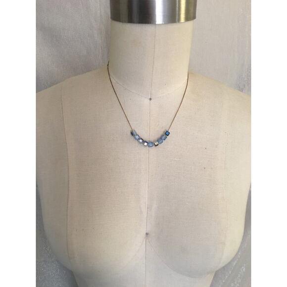 Artisan Dainty vintage brass chain with light blue crystal glass beads - Picture 5 of 10